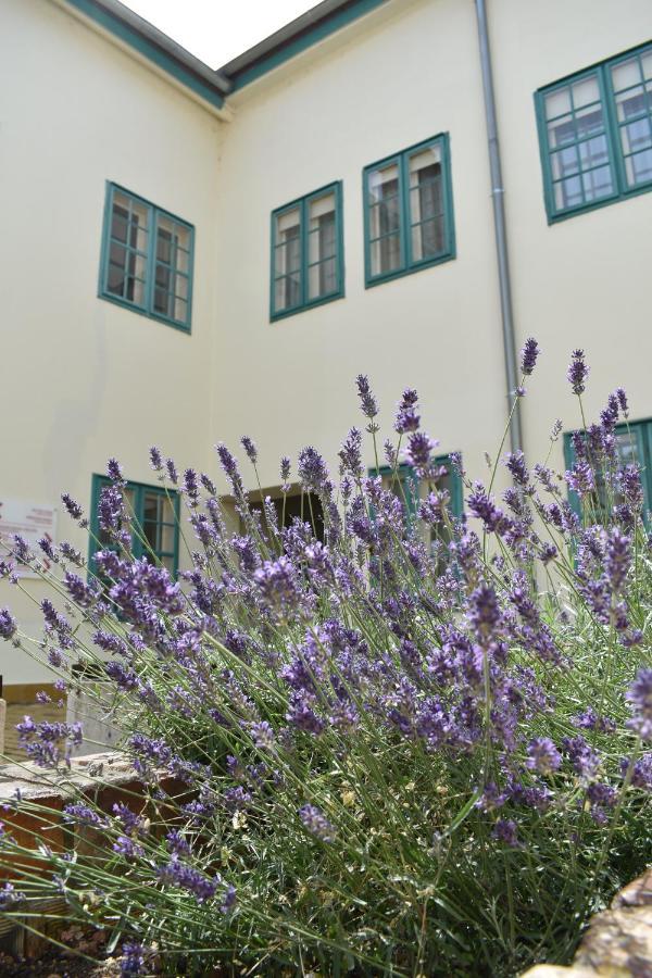 Zsolnay Negyed Vendeghaza Aparthotel เปตช์ ภายนอก รูปภาพ