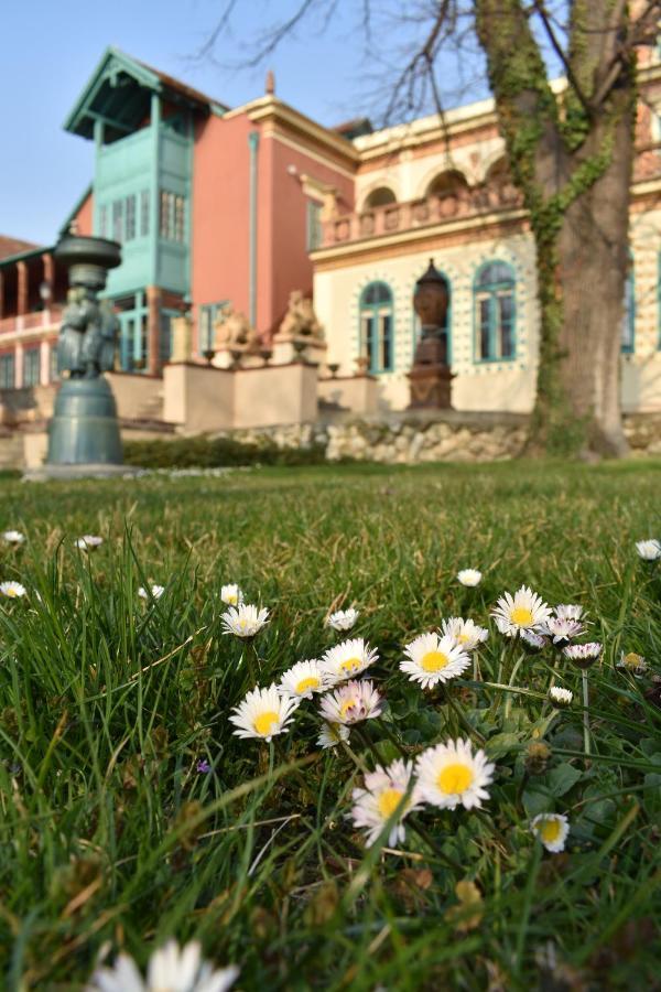 Zsolnay Negyed Vendeghaza Aparthotel เปตช์ ภายนอก รูปภาพ