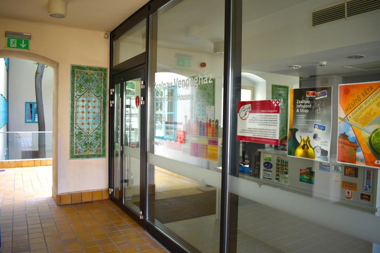 Zsolnay Negyed Vendeghaza Aparthotel เปตช์ ภายนอก รูปภาพ